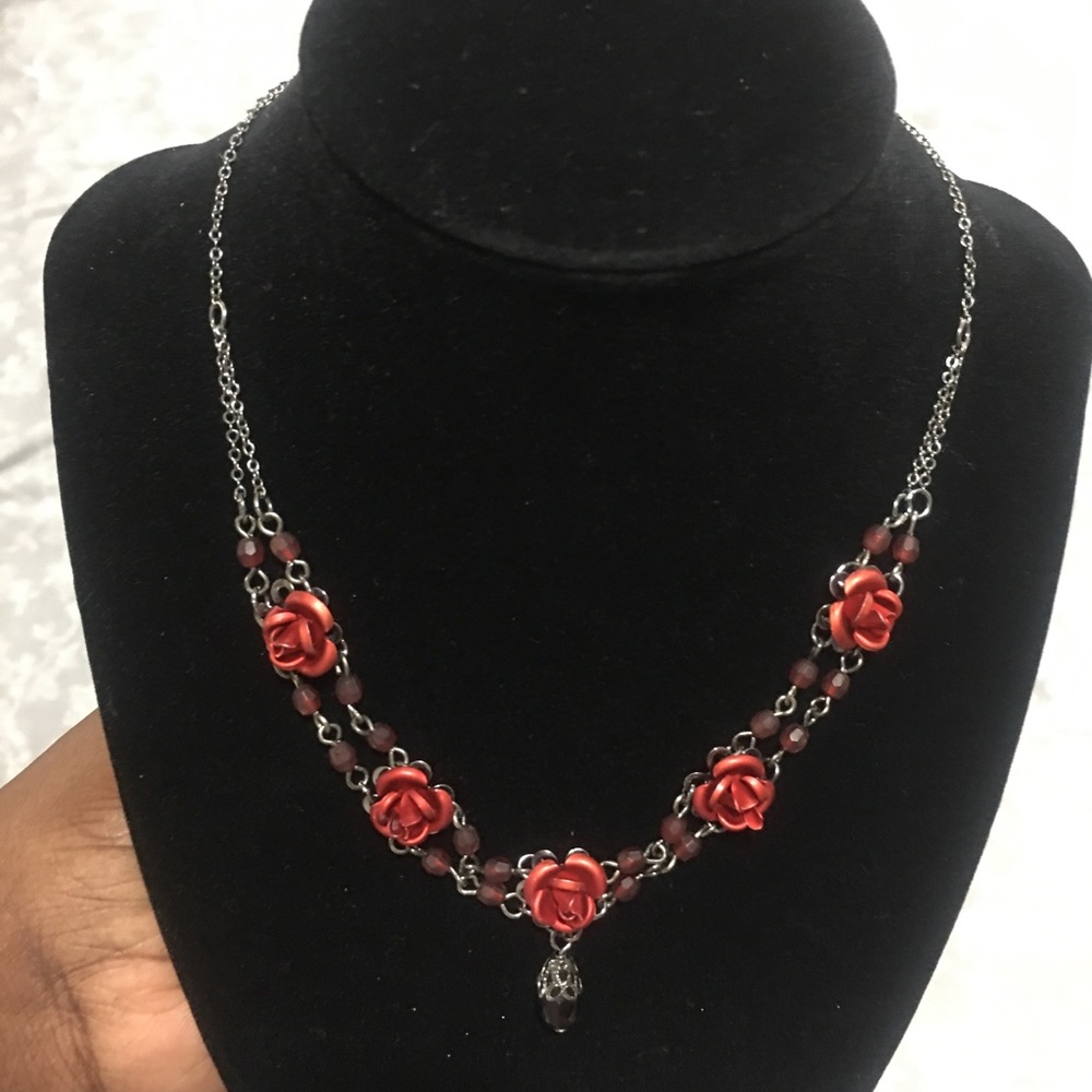 ❤️Avon Necklace ❤️